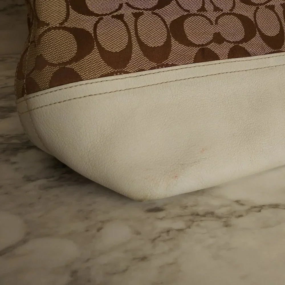 COACH tan/white shoulder bags - Picture 15 of 16